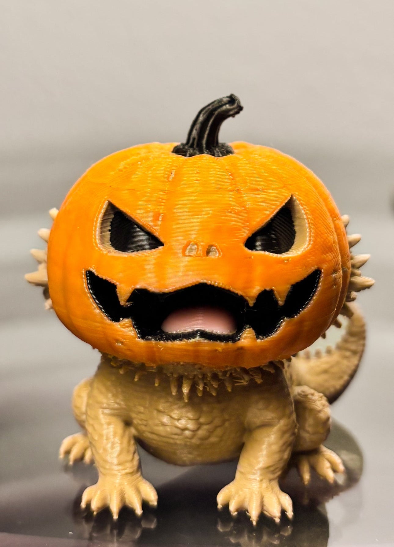 Jack-O-Lantern Bearded Dragon Figure